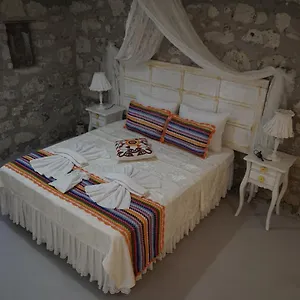 https://aysece-butik-otel.hotelsofizmir.com